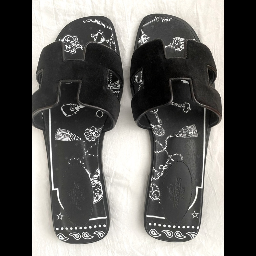 Brand new Hermès black velvet Oran sandals